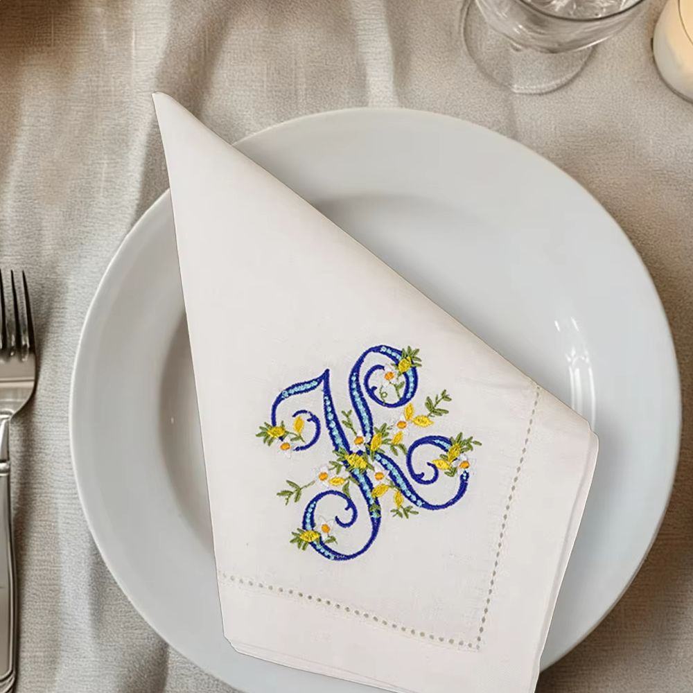 Monogrammed Handkerchief - Nuovo Arrivo: Tovagliolo Decorativo in Puro