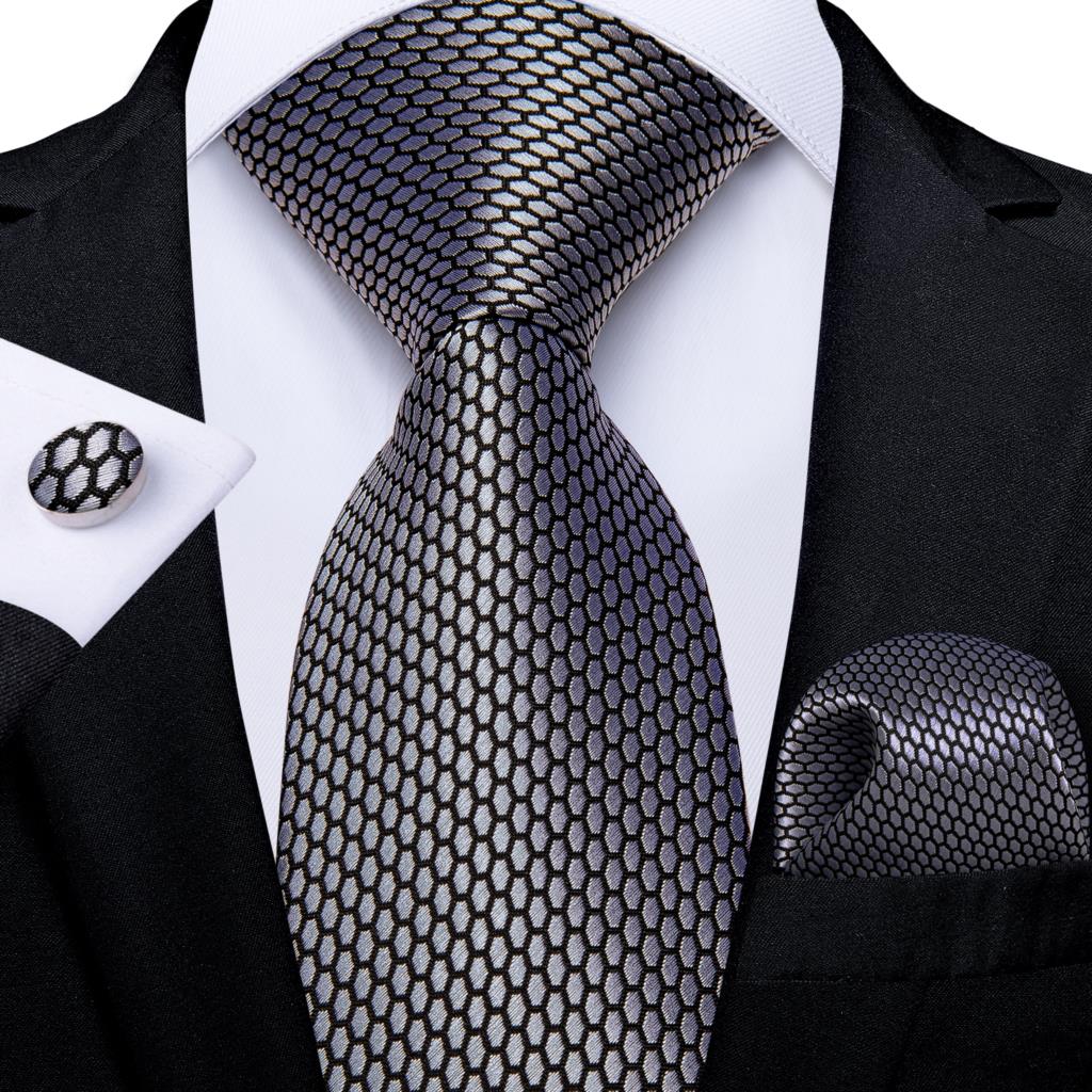 Cravatte in seta scozzese nera - Cufflinks Silver Set recensione e prezzo