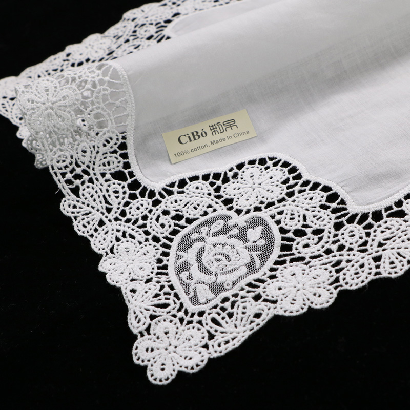 D608 Fazzoletti in pizzo bianc - Monogrammed Handkerchief recensione e prezzo