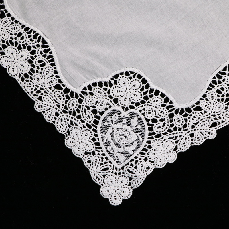 D608 Fazzoletti in pizzo bianc - Monogrammed Handkerchief recensione e prezzo
