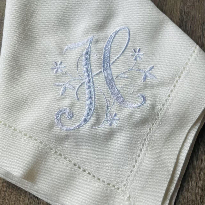 2 tovaglioli ricamati con lett - Monogrammed Handkerchief recensione e prezzo