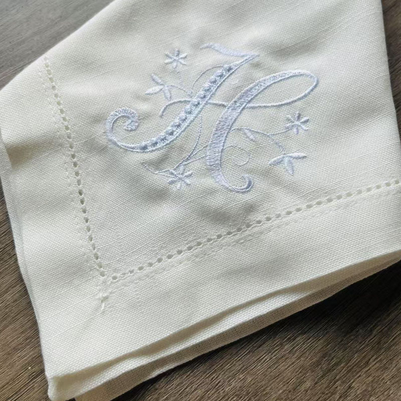 2 tovaglioli ricamati con lett - Monogrammed Handkerchief recensione e prezzo