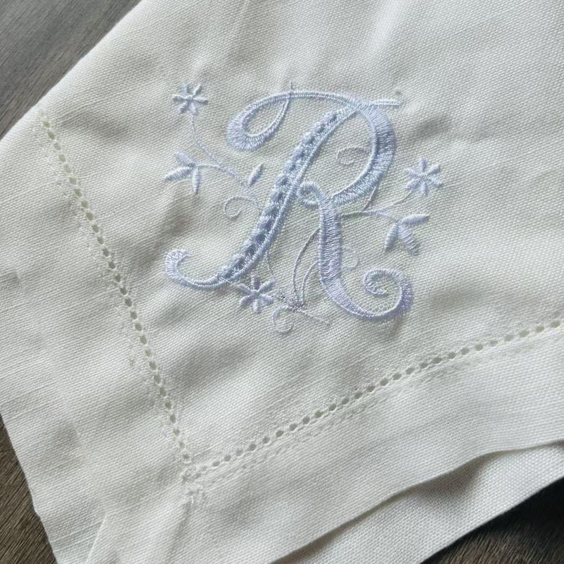 2 tovaglioli ricamati con lett - Monogrammed Handkerchief recensione e prezzo