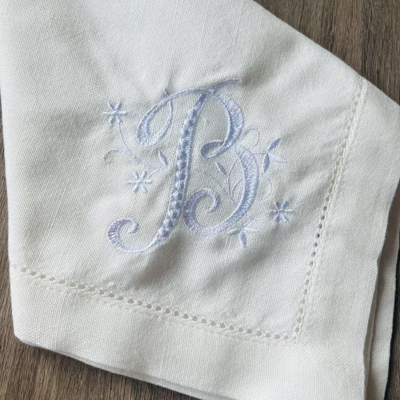 2 tovaglioli ricamati con lett - Monogrammed Handkerchief recensione e prezzo